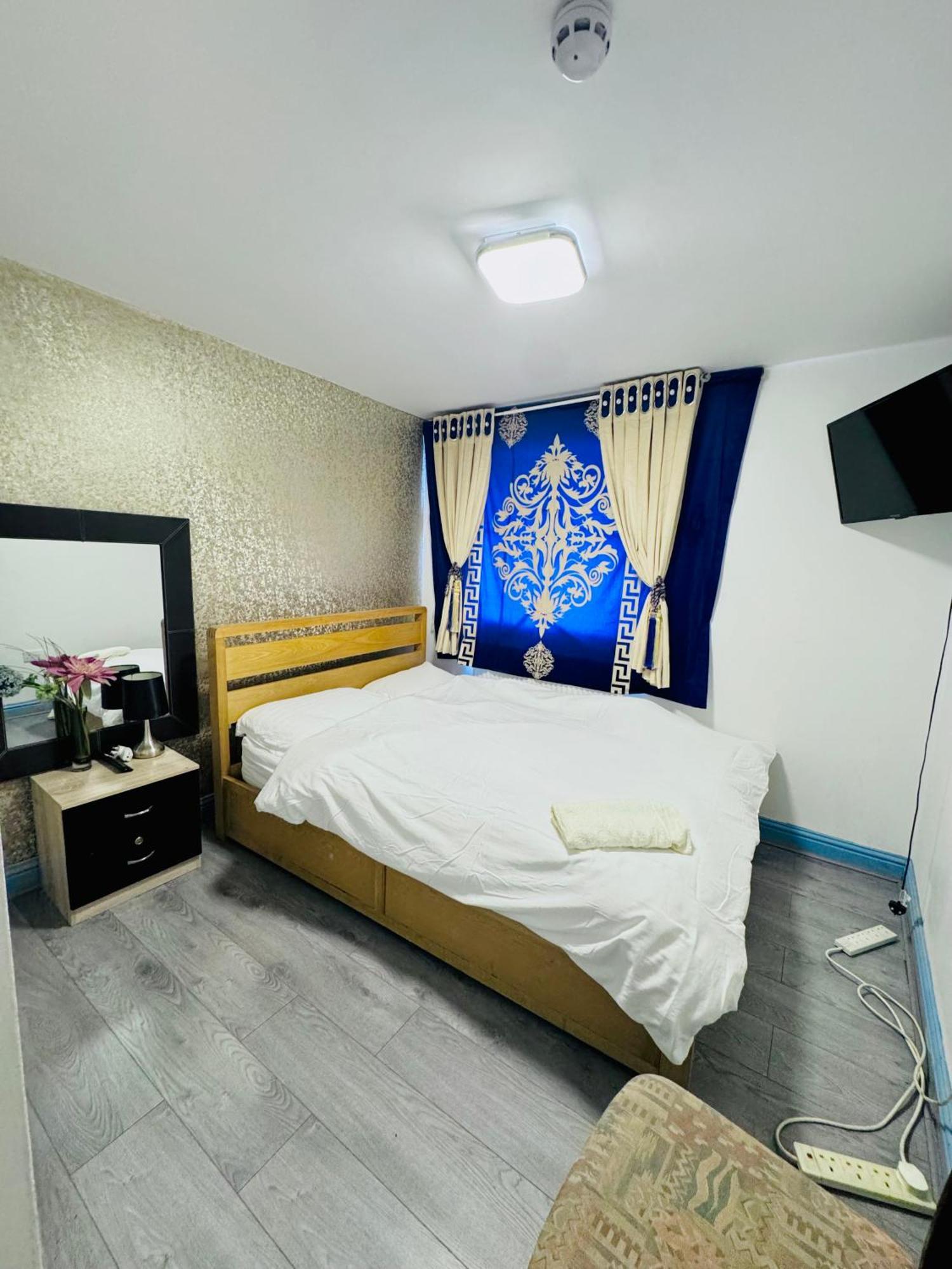 Unique Private Rooms Bolton Esterno foto