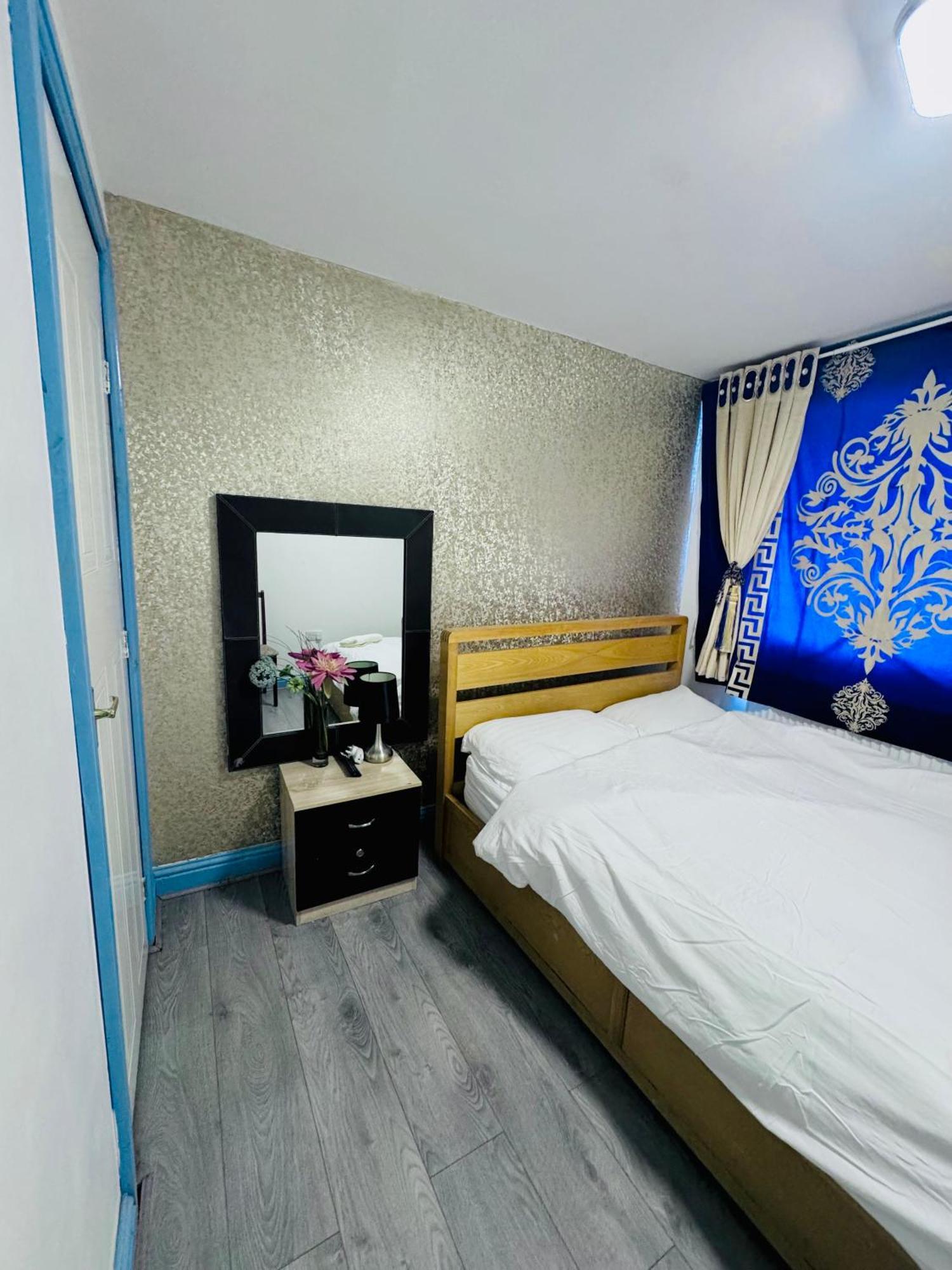 Unique Private Rooms Bolton Esterno foto