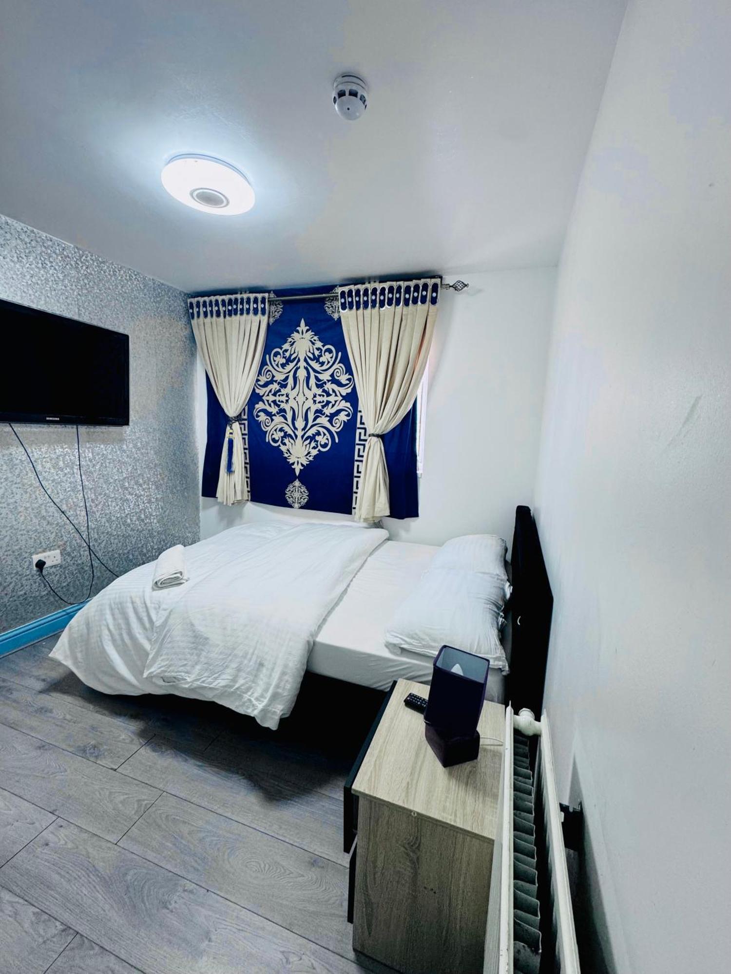 Unique Private Rooms Bolton Esterno foto