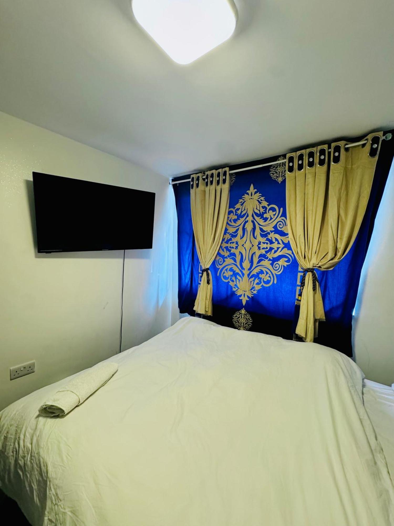 Unique Private Rooms Bolton Esterno foto