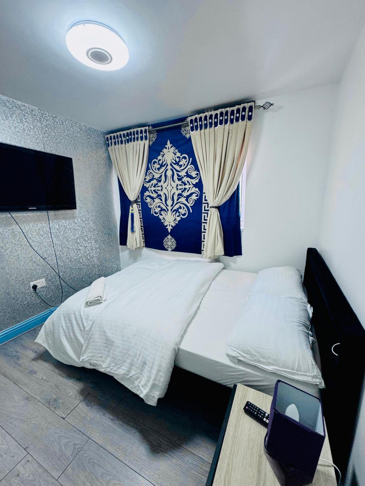 Unique Private Rooms Bolton Esterno foto